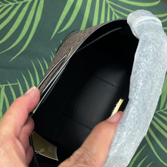 Brand New Michael Kors Mercer Small Bucket Drawstring - Picture 3 of 4